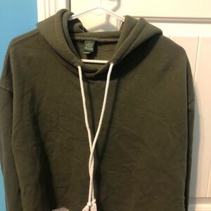 Cropped green hoodie